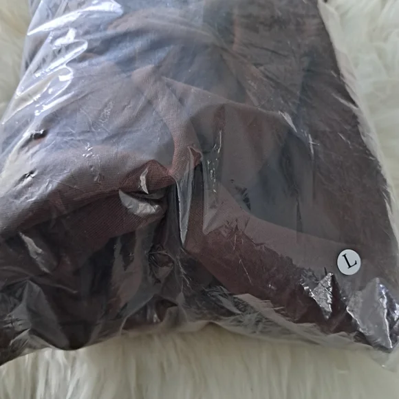 Cozy Nwt - Picture 2 of 2